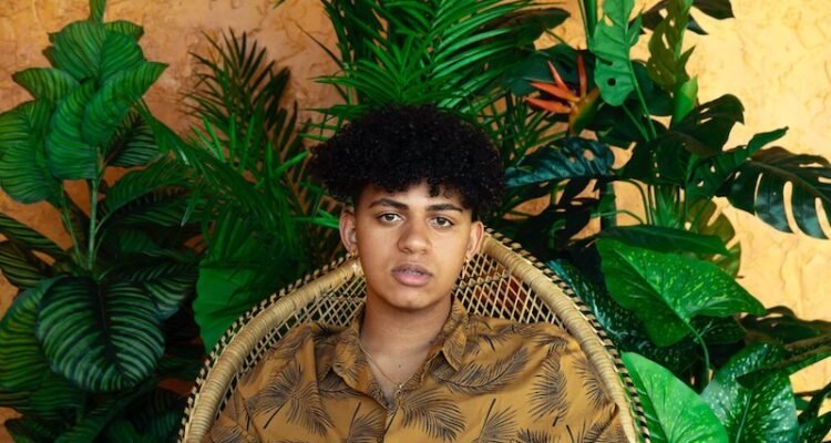 Amir Kelly – “MAUI” press photo