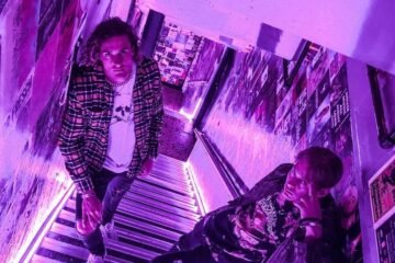 Mates & Trap Toni pose on the steps