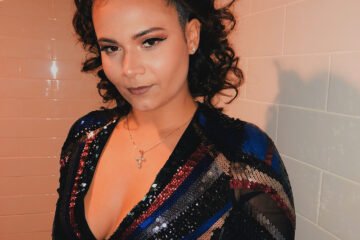 Amanda Barise BTS photo at Money Problems video