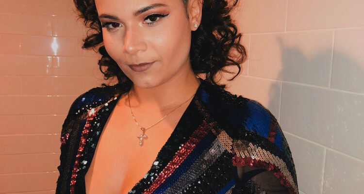 Amanda Barise BTS photo at Money Problems video