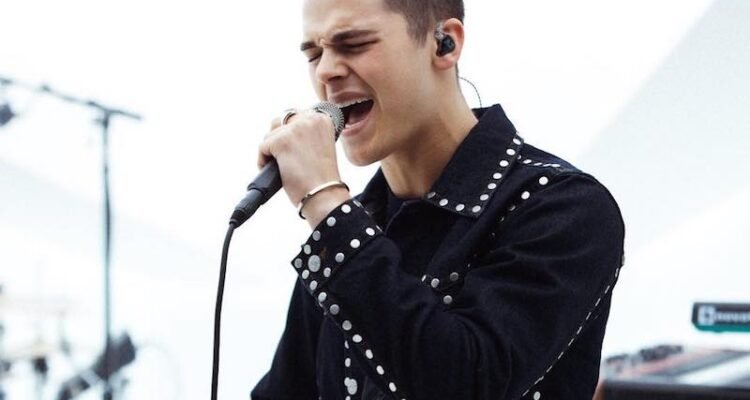 AJ Mitchell Vevo DSCVR photo