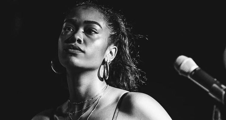 Amber Mark press photo