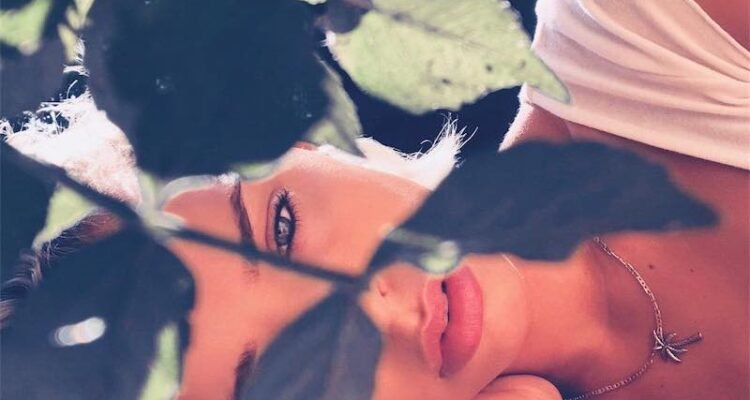 Sara Phillips press photo