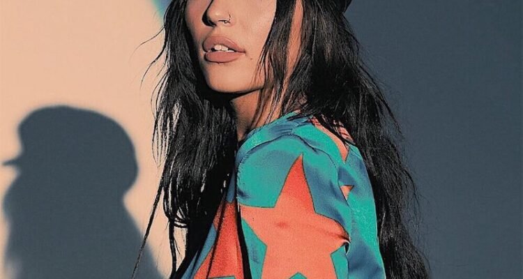 Lennon Stella press photo