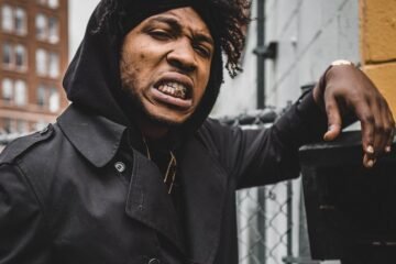 Tree Thomas press photo