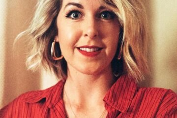 Emily Chambers press photo headshot