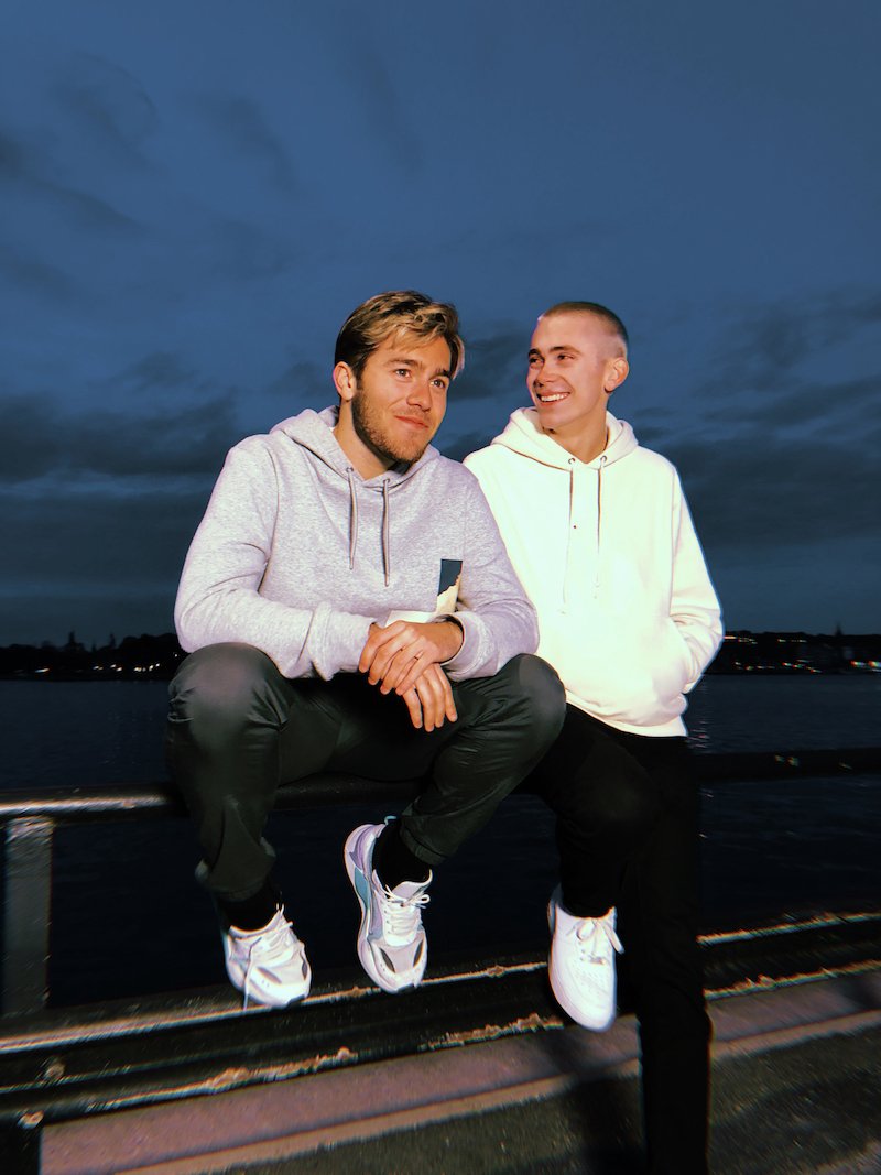 FELIX SANDMAN and Benjamin Ingrosso press photo by the water