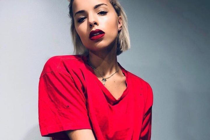 Sara Phillips press photo