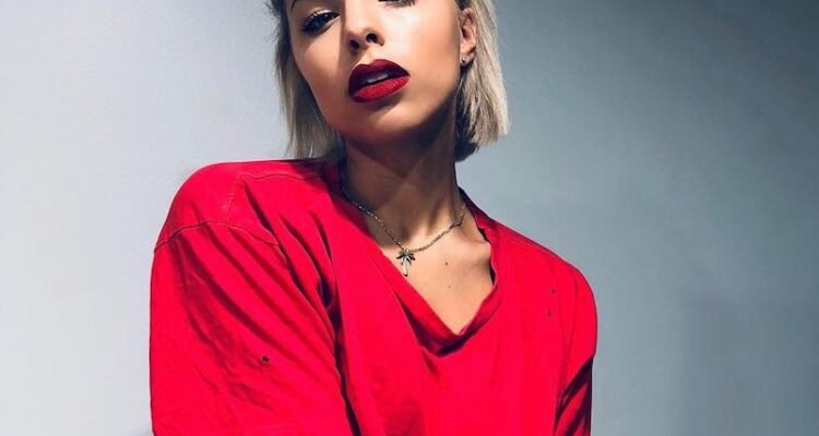 Sara Phillips press photo