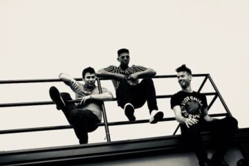 Between Giants press photo