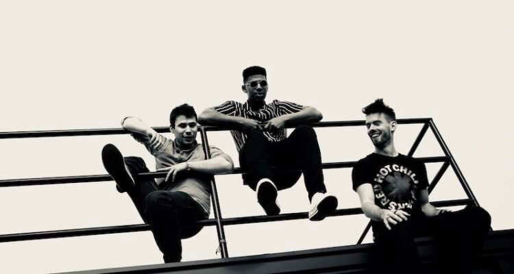 Between Giants press photo