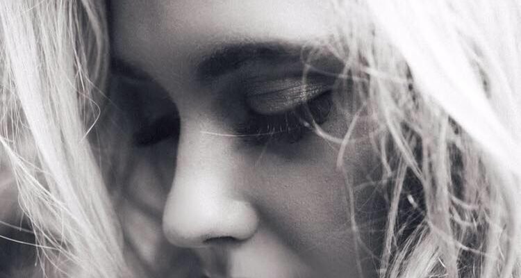 Ella Henderson press photo