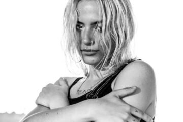 Chloe Lilac press photo by Jasper Soloff