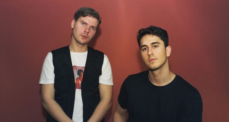 Discrete & Sistek press photo