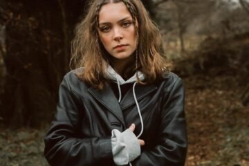 Holly Humberstone press photo