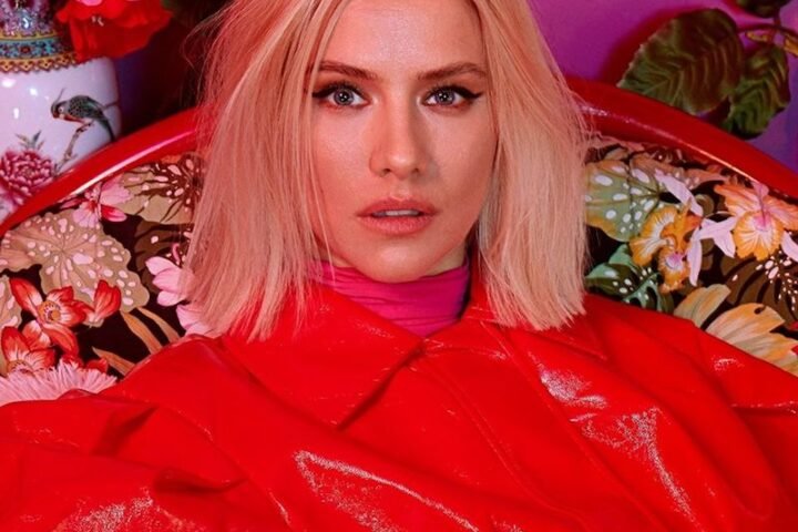 Dagny - Come Over press photo by Sandrine And Michael