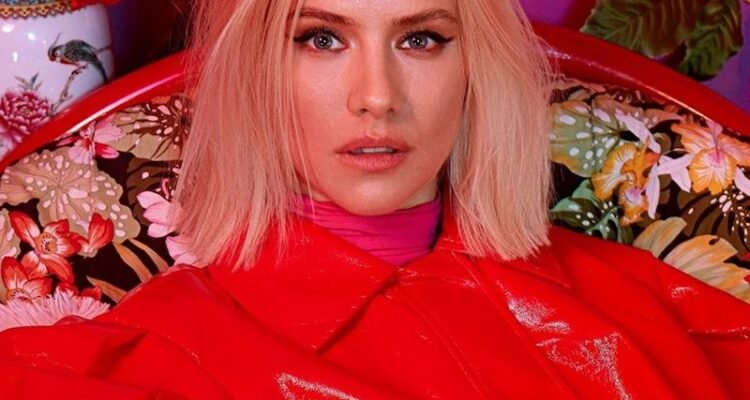 Dagny - Come Over press photo by Sandrine And Michael