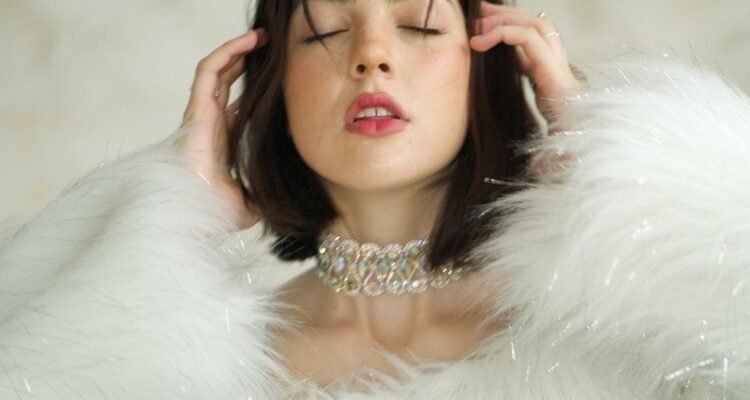 Evie Irie press photo