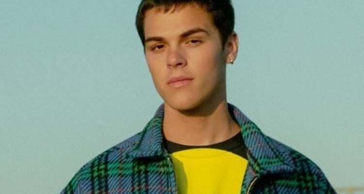 AJ Mitchell press photo