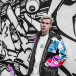 Discrete press photo