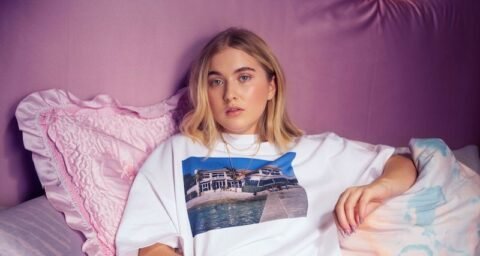 LOVA - “Black Converse” photo