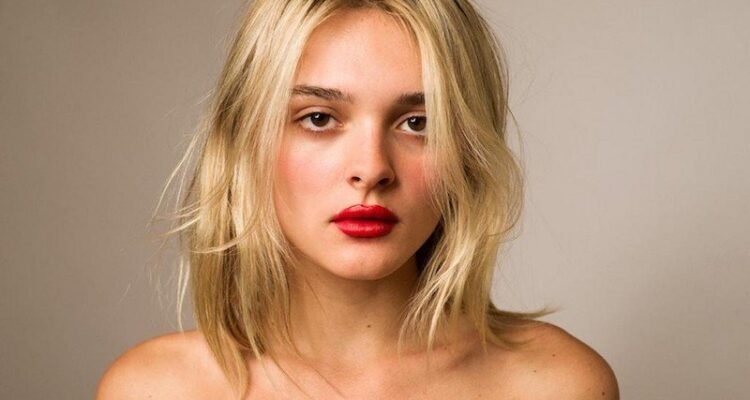 Charlotte Lawrence press photo