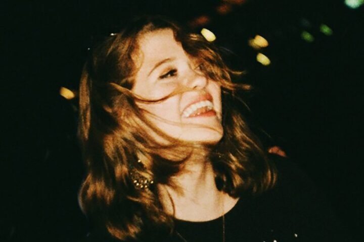 Maisie Peters - “Sad Girl Summer” photo