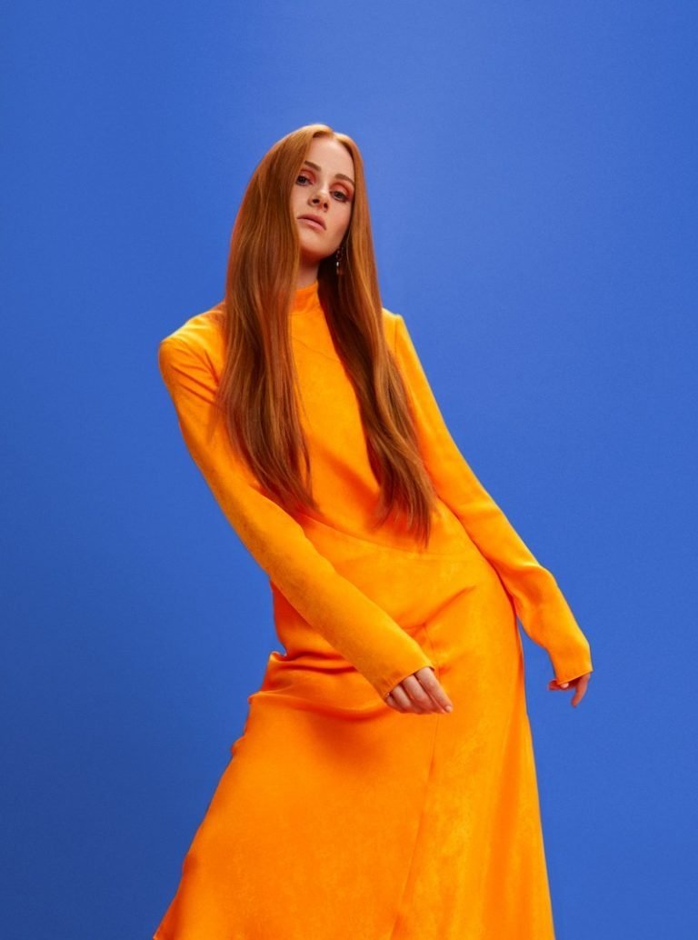 Vera Blue unveils an appealing electro-pop tune, entitled, “Lie To Me”