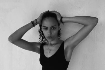 Aliyah press photo posing