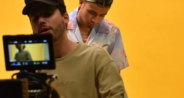 E Bleu - “Sit Right” video with Kap G BTS