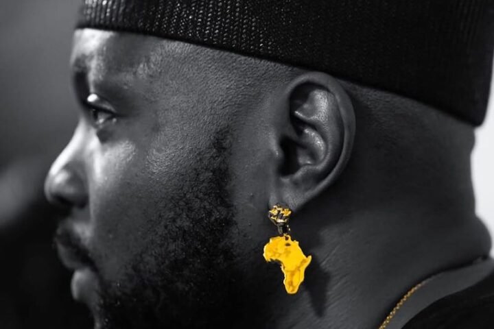 Shirazee press photo