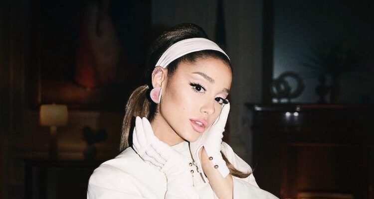 Ariana Grande press photo