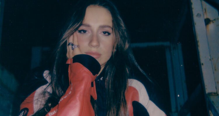 Tate McRae - “r u ok” press photo