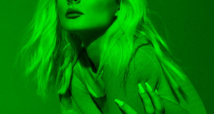 Charlotte Lawrence press photo by Dana Trippe