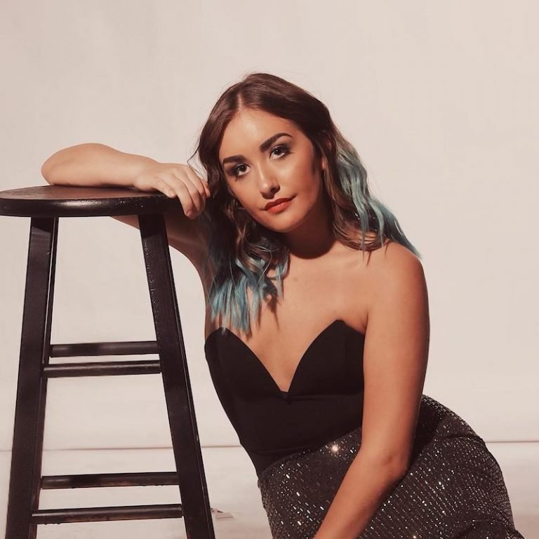 Anna Barnes press photo