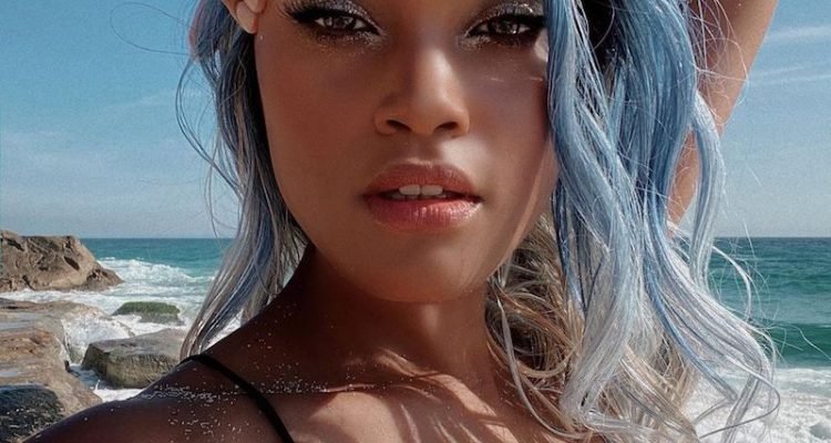 Juliet Ariel press photo on the beach (close up shot).