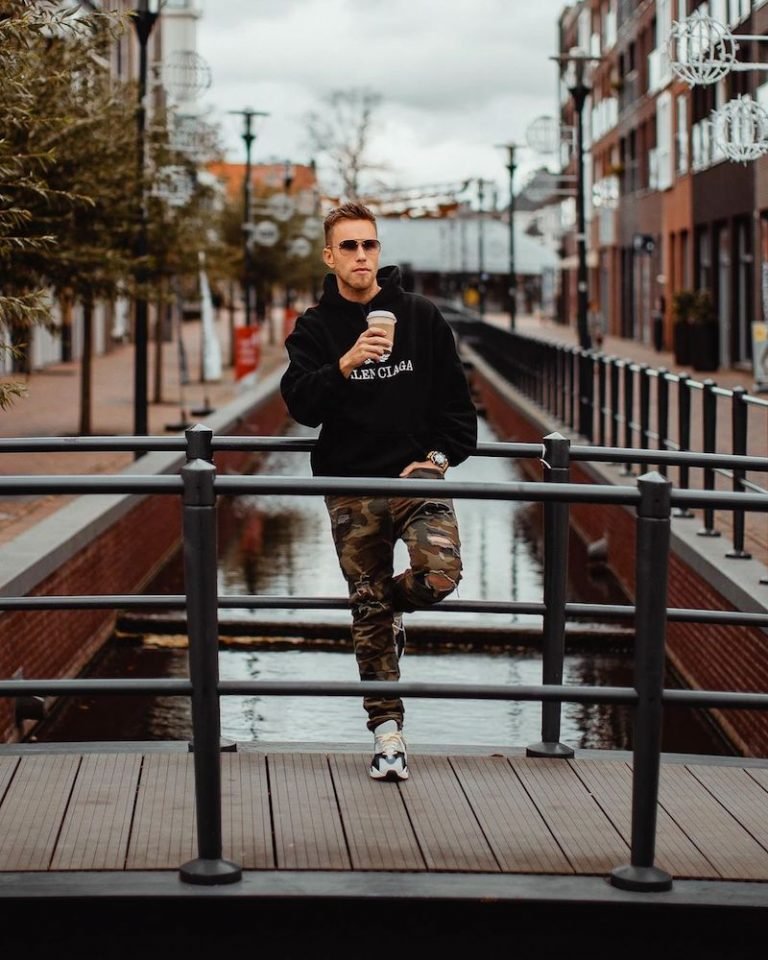 Nicky Romero press photo outside.