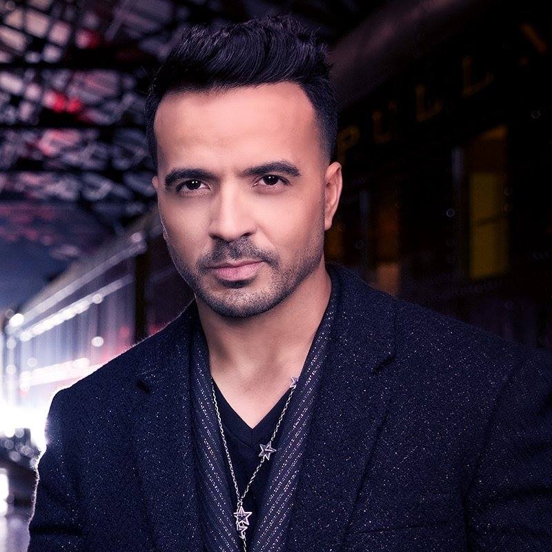 Luis Fonsi press photo (close up)