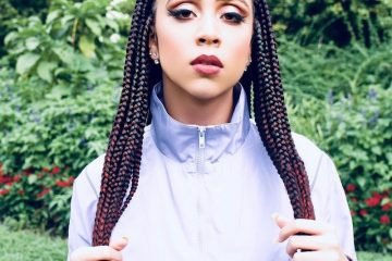 Scarlet Ayliz press photo outside with braided hair