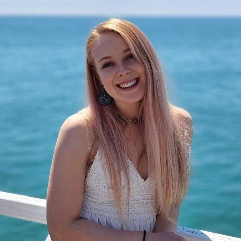 Rebekah Fitch press photo with the ocean in the background