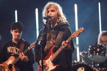 Oscar Stembridge press photo on stage performing