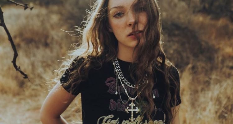 Holly Humberstone press photo