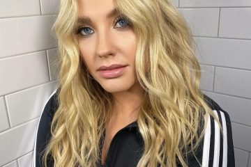 Ella Henderson press photo