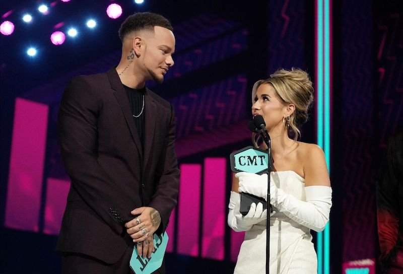 Kane Brown + Katelyn Brown take home Video of the Year photo