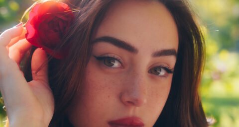 Nicki Nicole – “Ojos Verdes” press photo