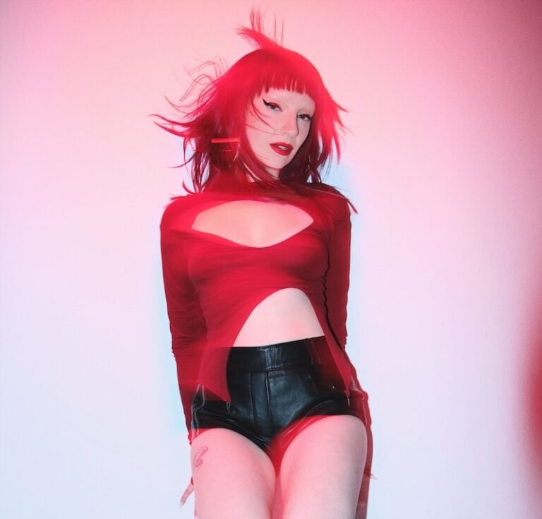 Sophie And The Giants - Red Lights press photo by Simon Emmett