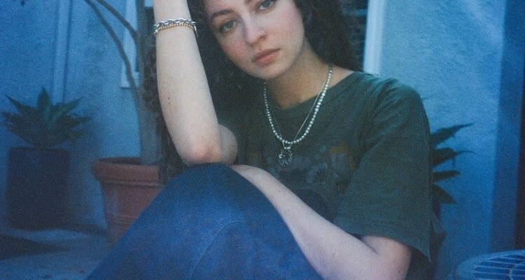 Avery Raquel - “Hard To Stay” press photo