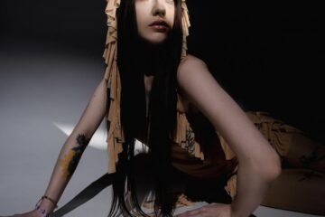 Roxen - “Save You (Play & Pretend)” press photo