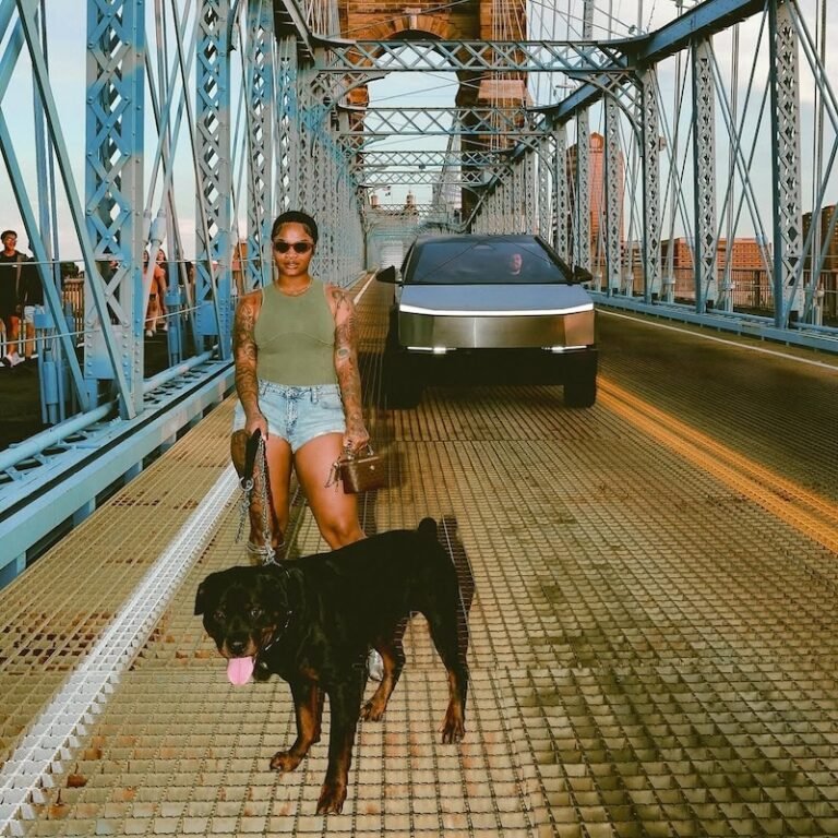 Skylar Blatt I Look Good press photo holding a dog on a leash