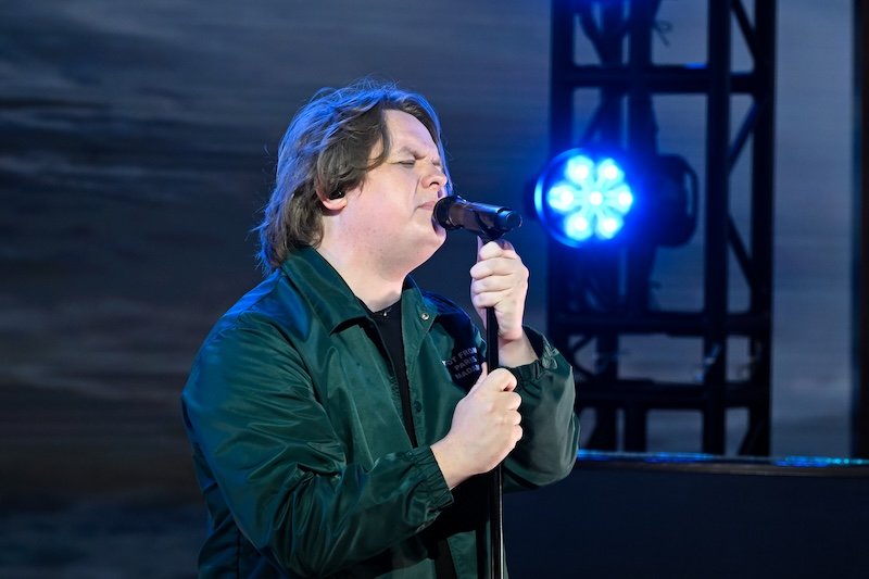 Lewis Capaldi performs at "Good Morning America" 2025 Summer Concert Series - solo shot Lewis Capaldi performs at "Good Morning America" 2025 Summer Concert Series - solo shot
